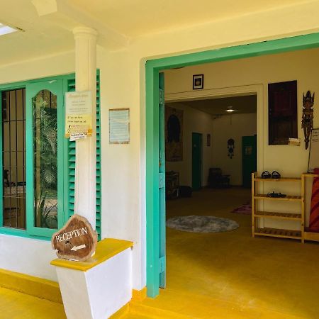 Lazy Monkey Sri Lanka Hostel Dikwella Bagian luar foto