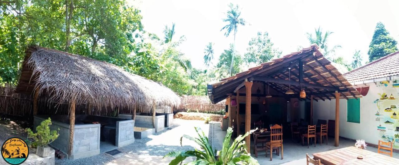 Lazy Monkey Sri Lanka Hostel Dikwella Bagian luar foto