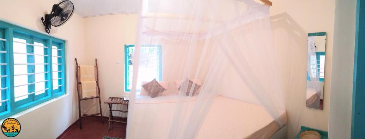 Lazy Monkey Sri Lanka Hostel Dikwella Bagian luar foto